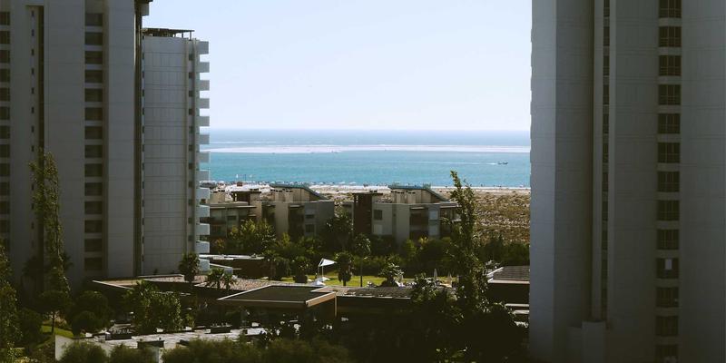 当AI触及灵魂：基督徒如何在科技浪潮中守护人性尊严与祷告生活